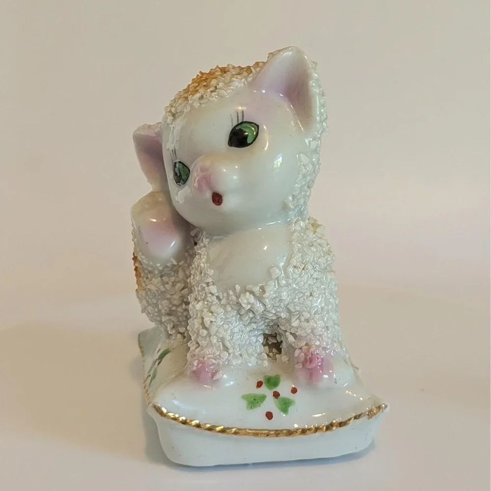 Vintage Victoria Ceramic Sugar Textured Cats On‎ Pillows Salt & Pepper Japan MCM